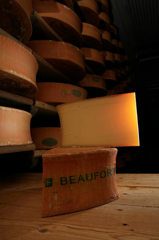 Fromages de Beaufort (AOP) en cave d'affinage © JL. Chauveau