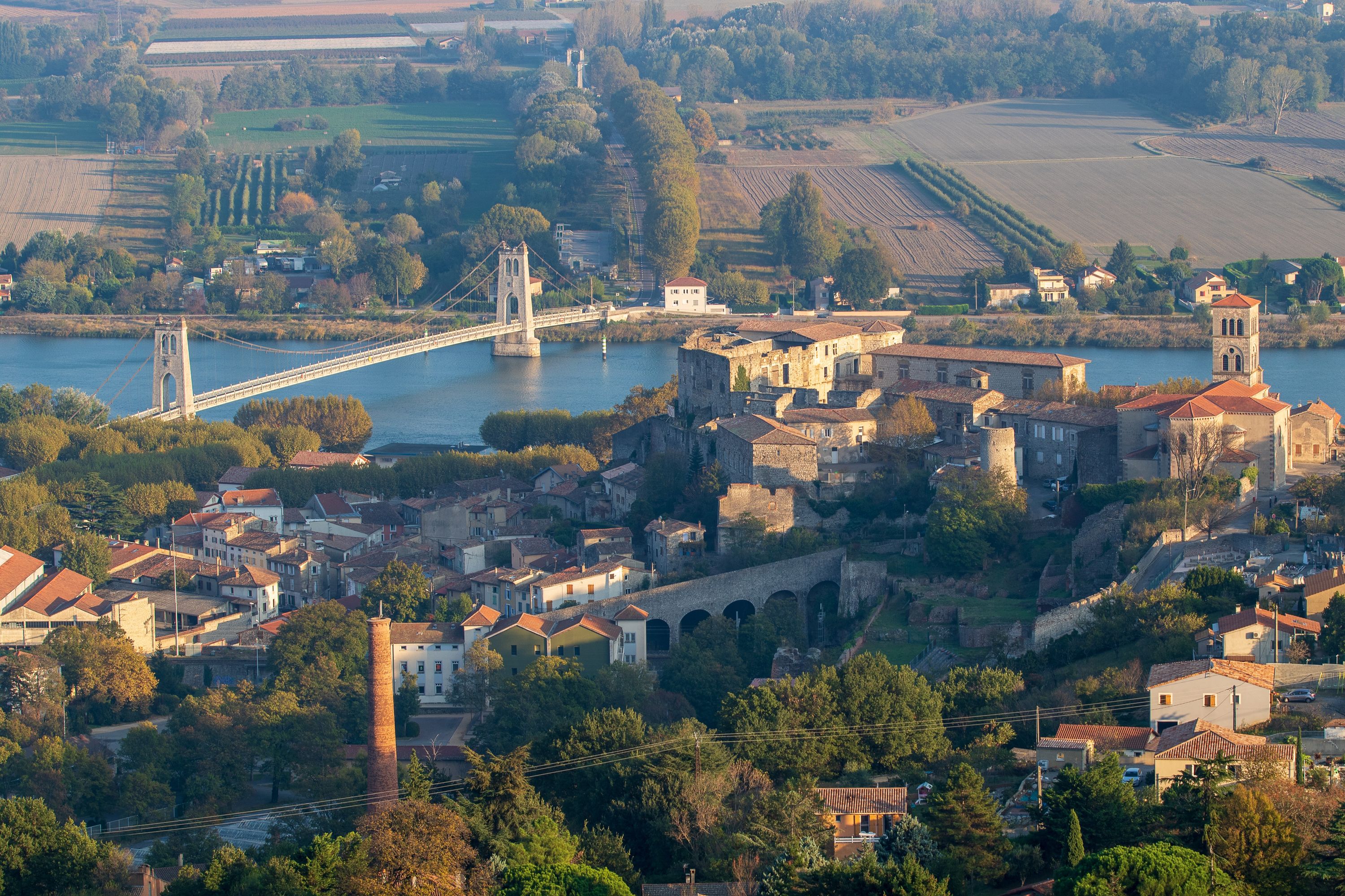 Le vieux village et son chateau