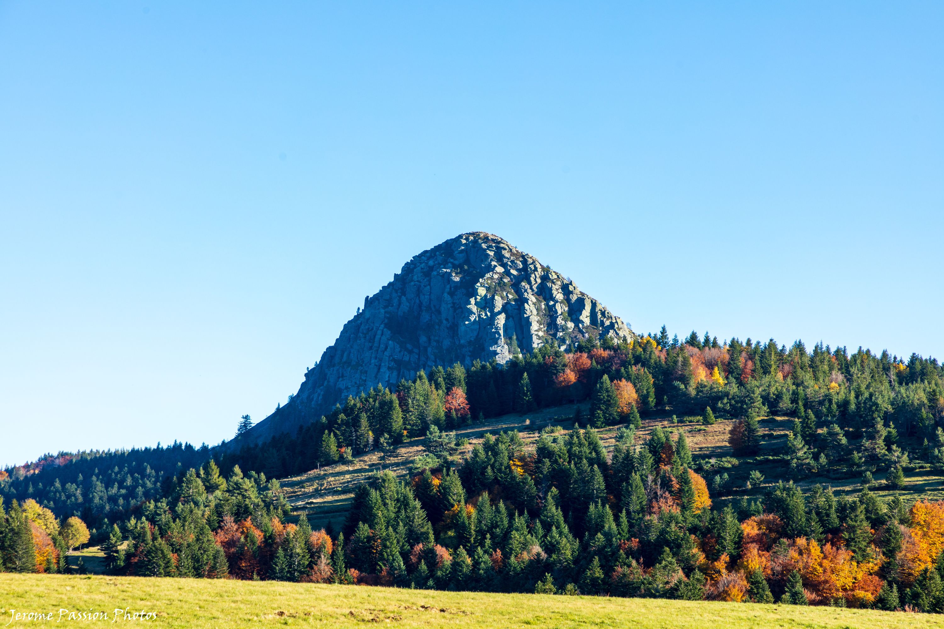 vue sur le Gerbier depuis la route