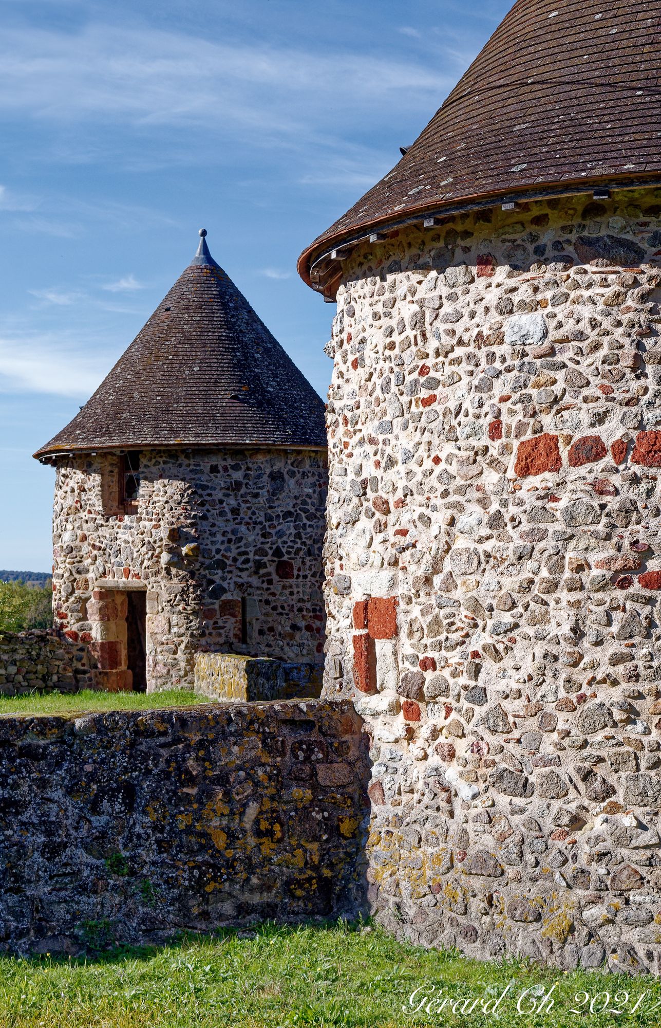 Prieuré de Reugny - Allier - Les deux tours restantes