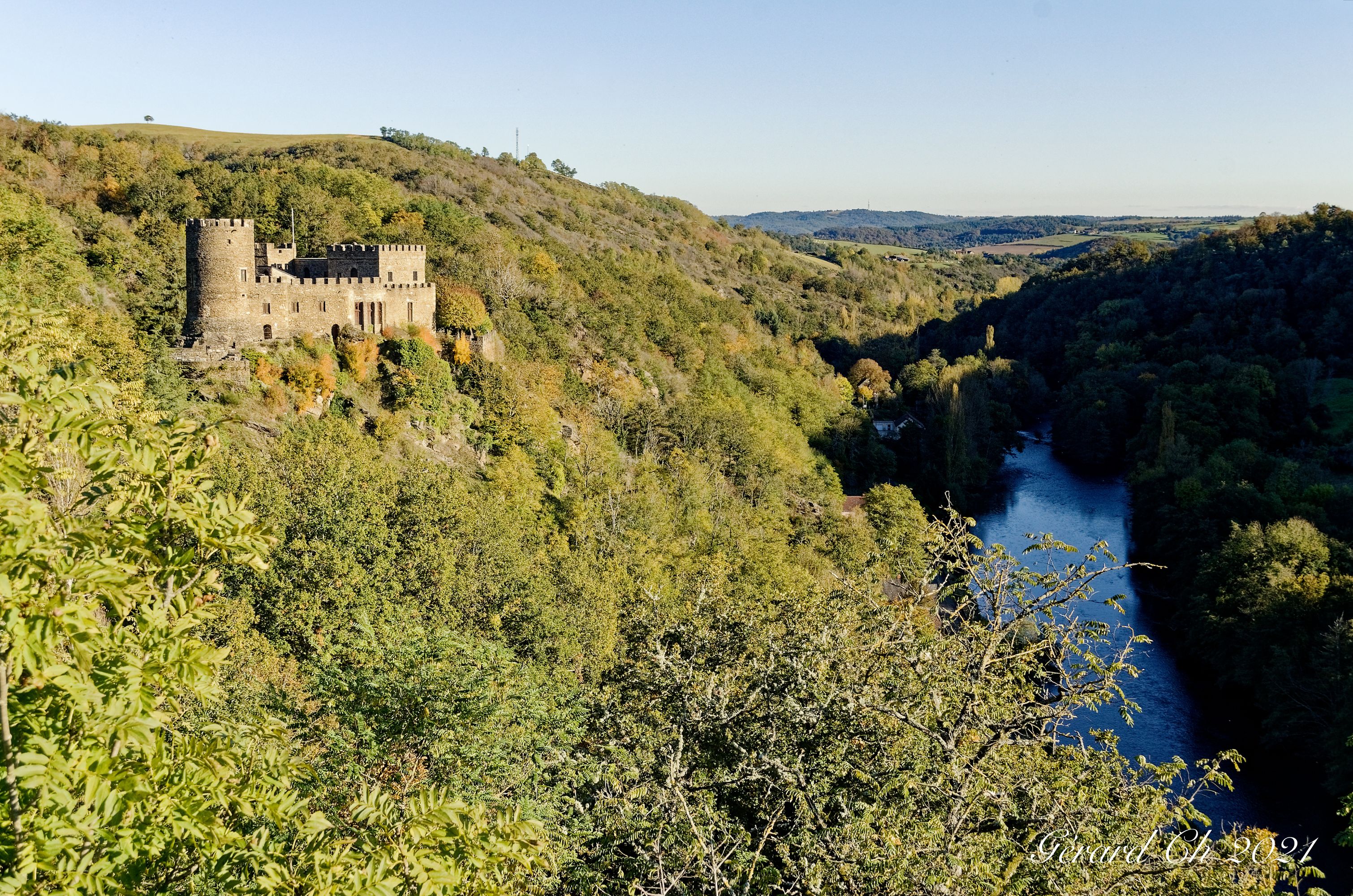 La Sioule, au pied du château de Chouvigny