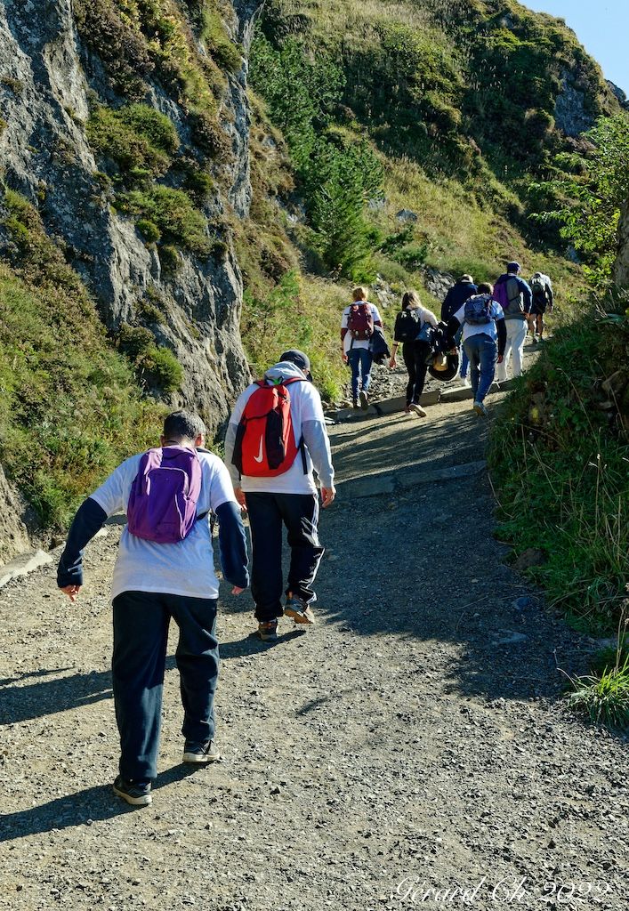 Les derniers lacets, plus abrupts, du chemin des Muletiers du puy de Dôme.