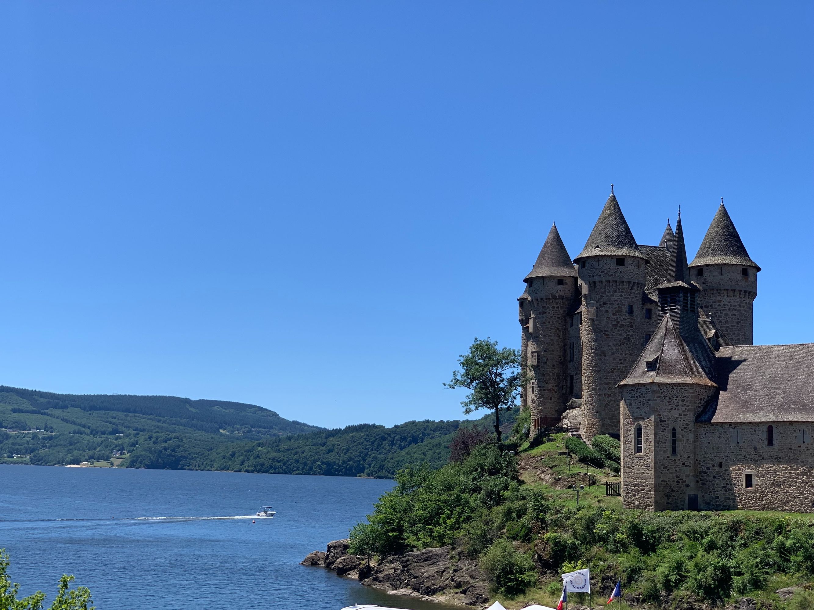 Château de Val dans le Massif Central