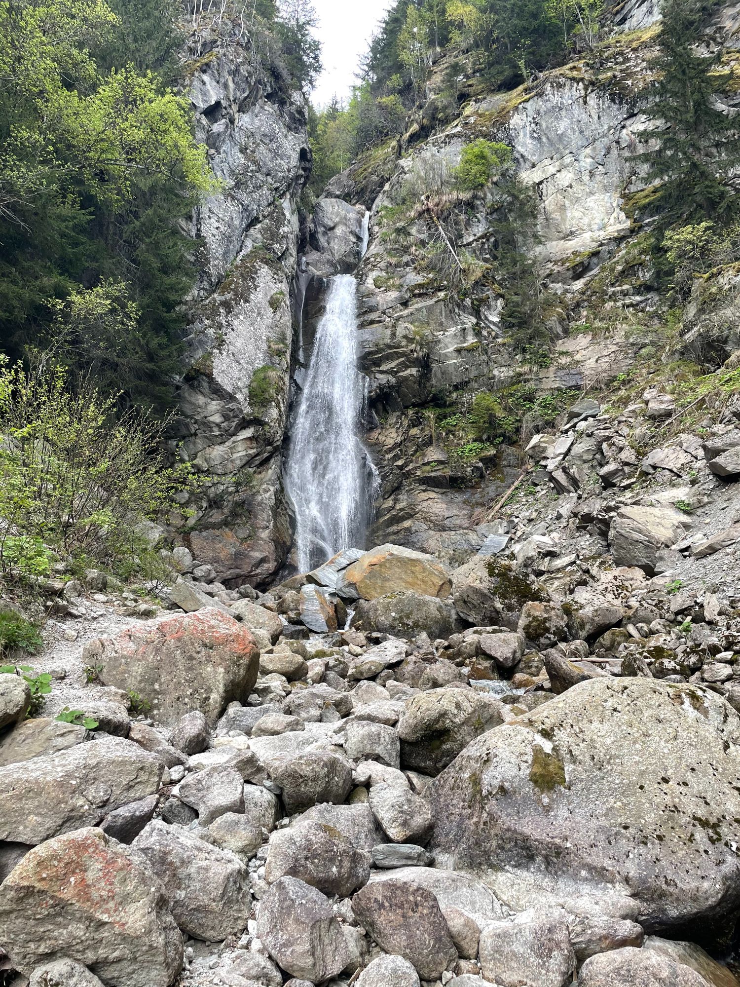 Cascade du Dard dans les Alpes