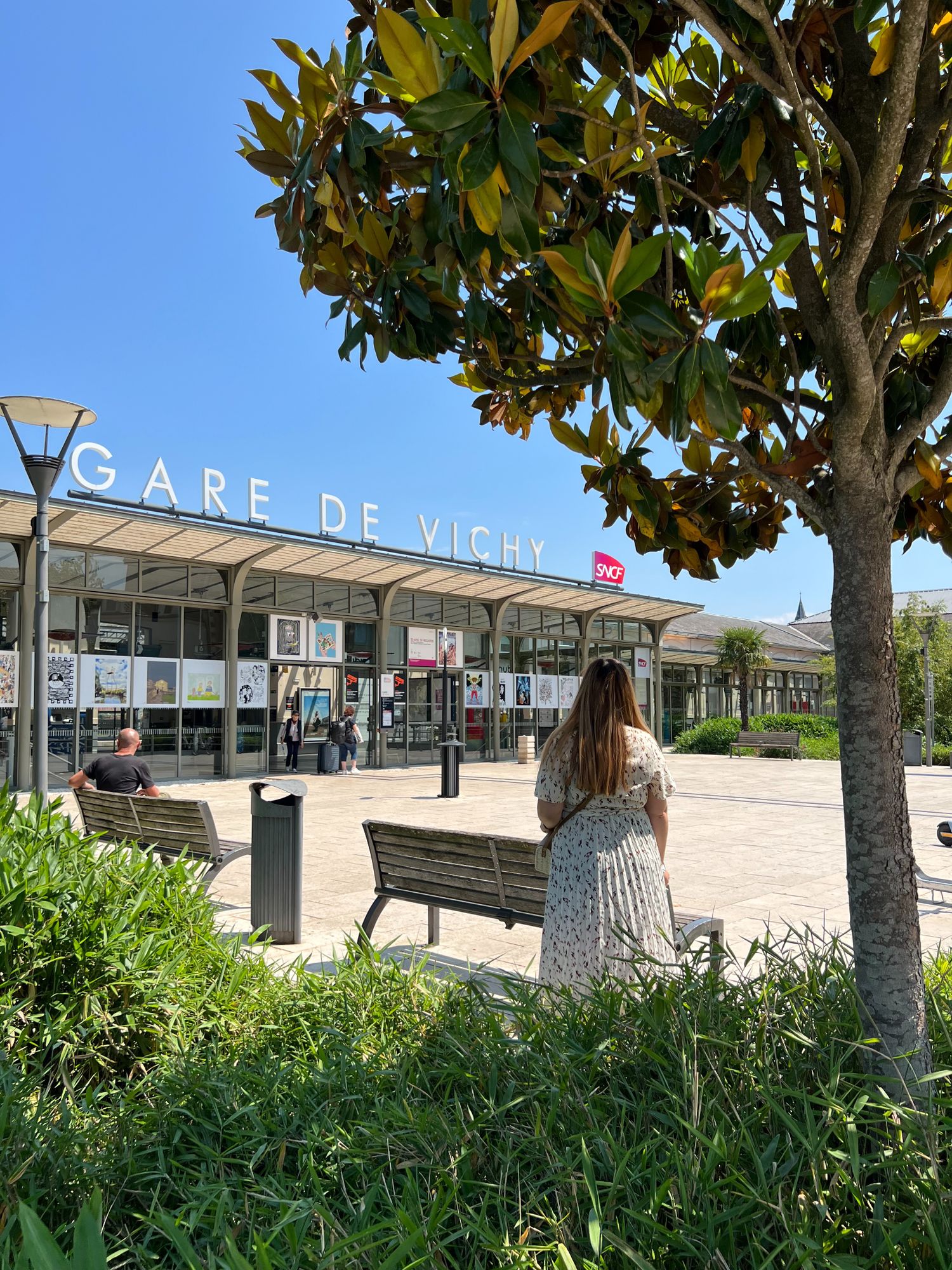 Photo du parvis de la gare de Vichy