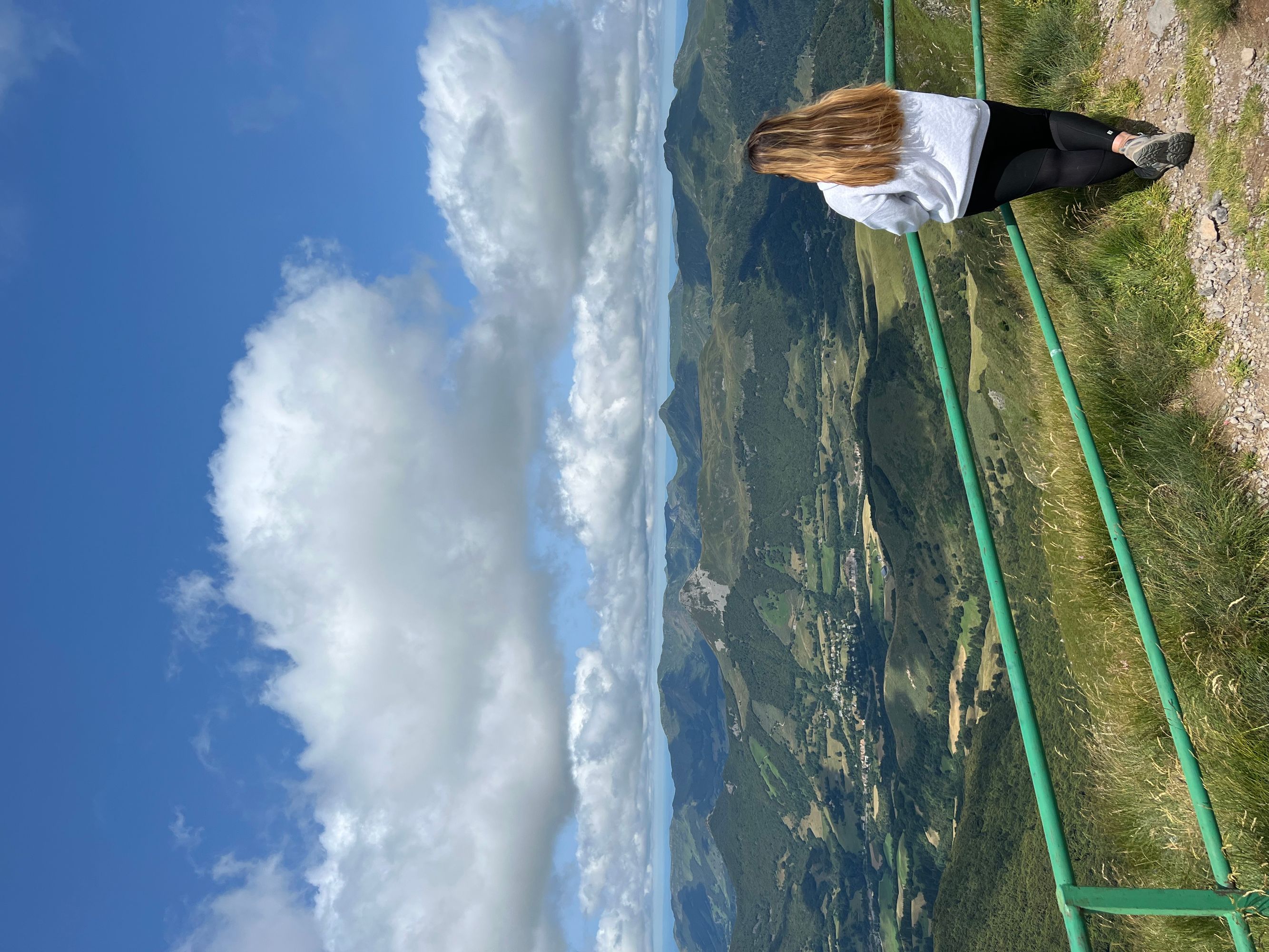 Au sommet du Plomb du Cantal en Auvergne