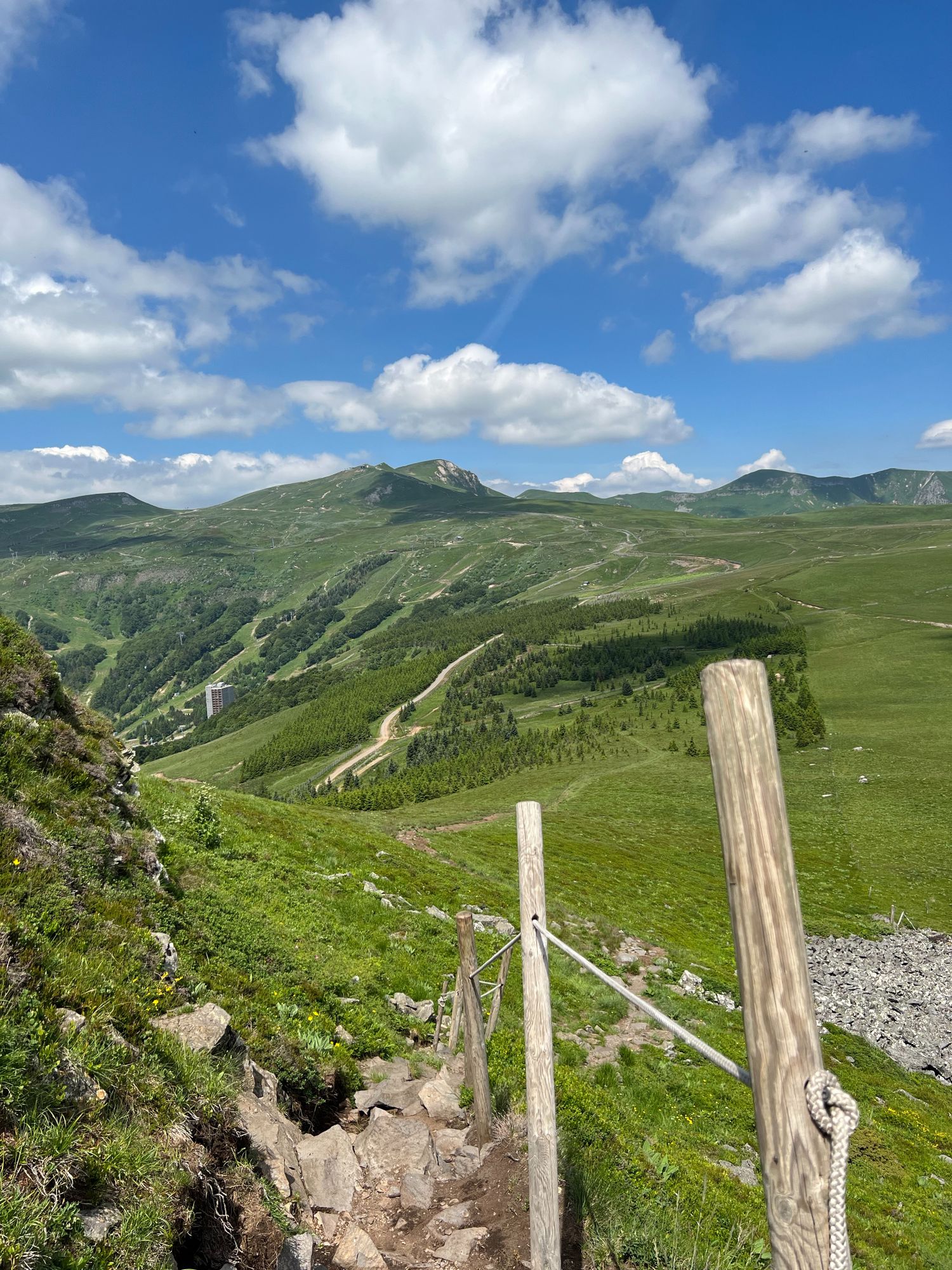 Vue sur le massif du Sancy depuis le sommet du Chambourguet