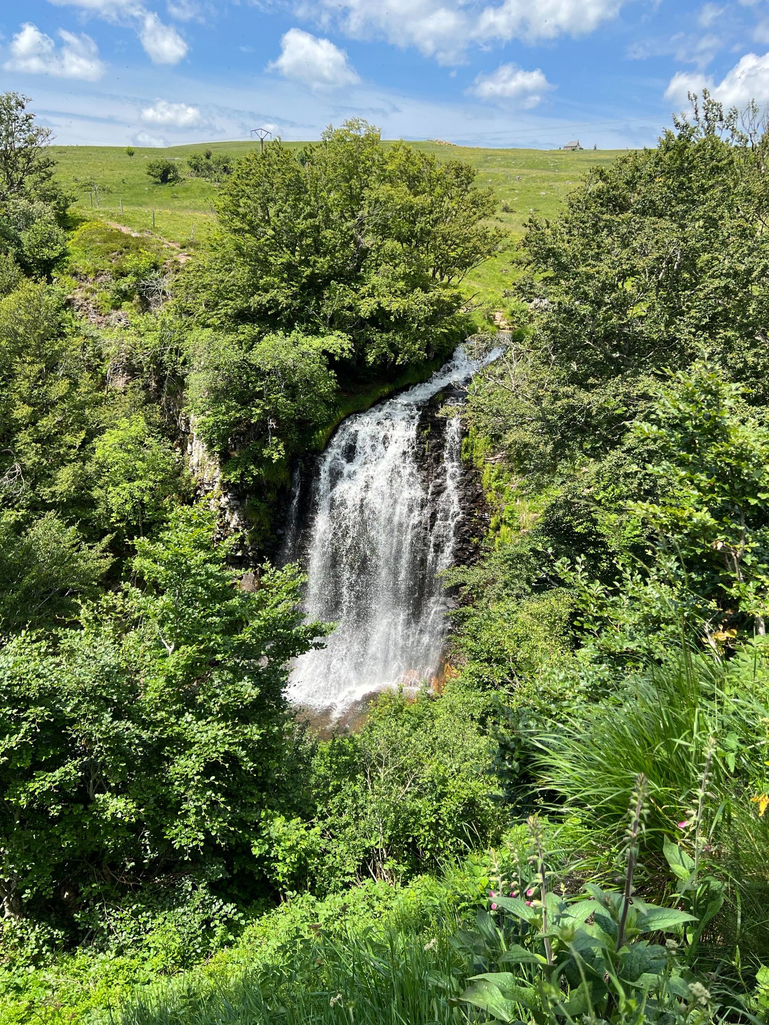 La cascade de la Barthe à Picherande en Auvergne