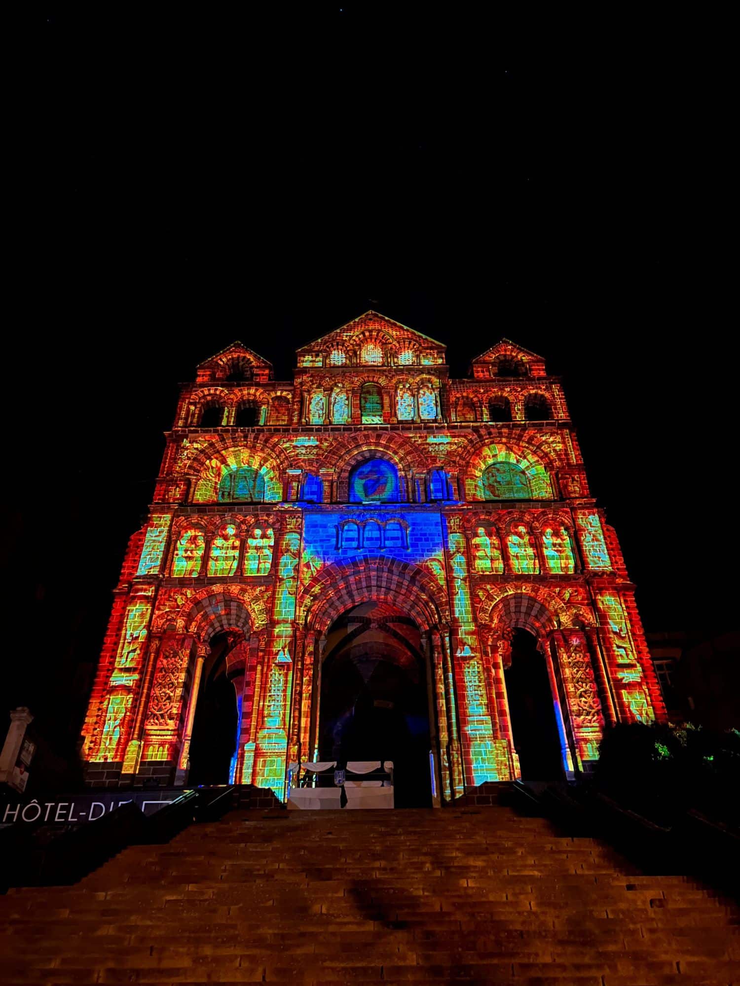 Cathédrale du Puy en Velay au Puy de Lumières