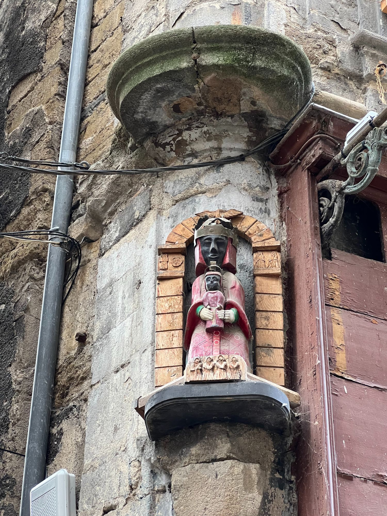 Vierge Noire dans les rues du Puy-En-Velay