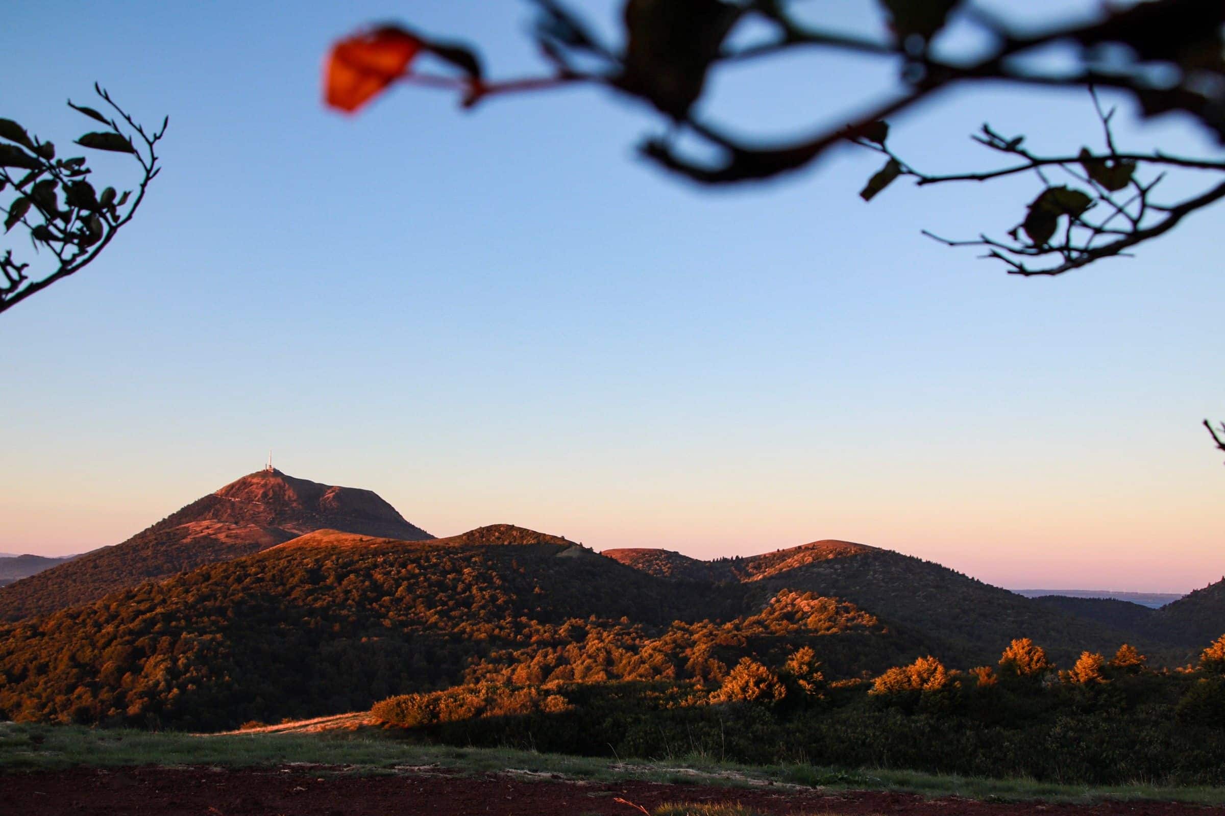 chaîne des Puys, Puys des Goules, Puy de Dôme, lever du soleil, automne