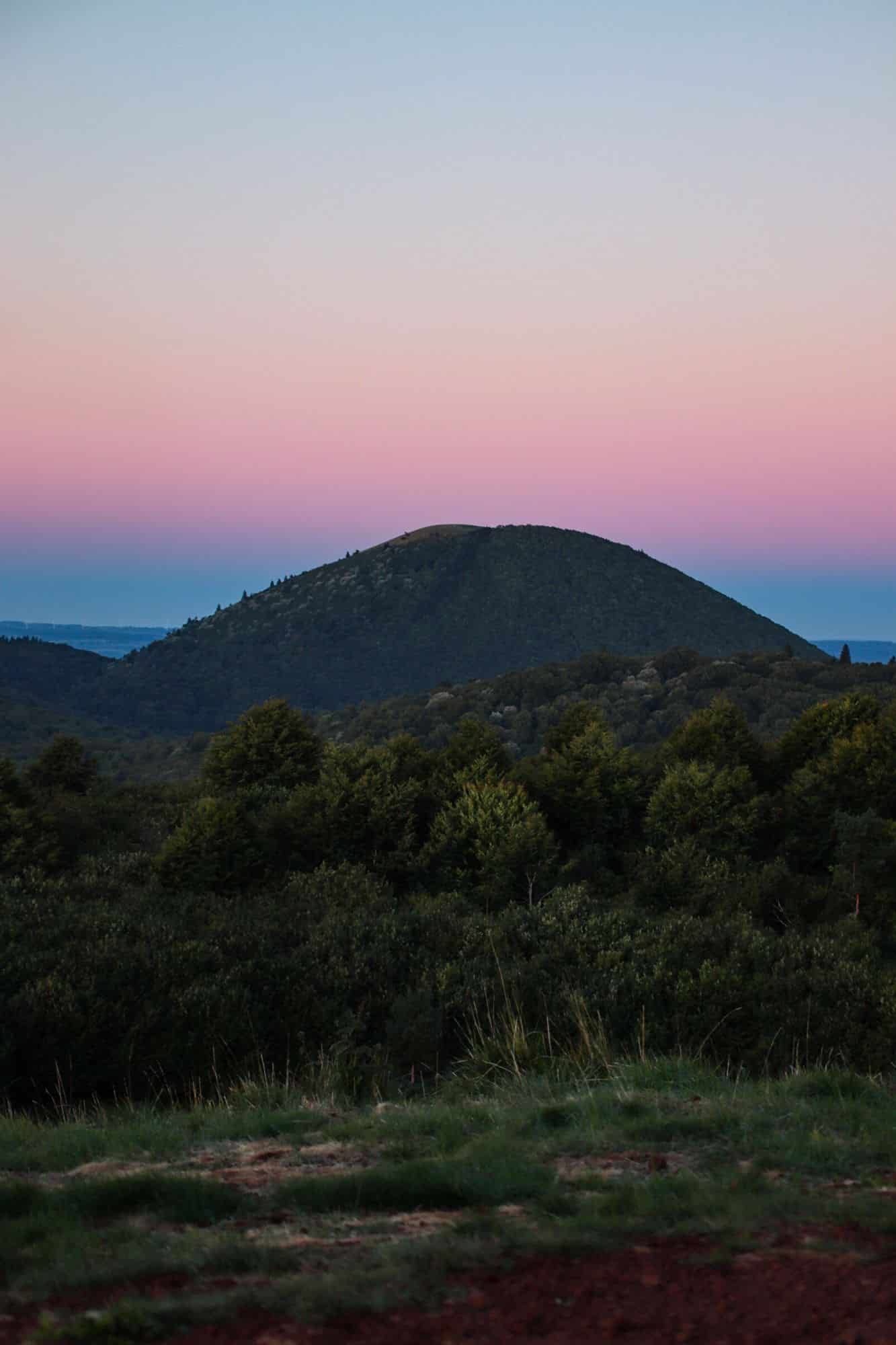 Lever du soleil, Puy de Côme, chaine des Puys, Puy des Goules, automne