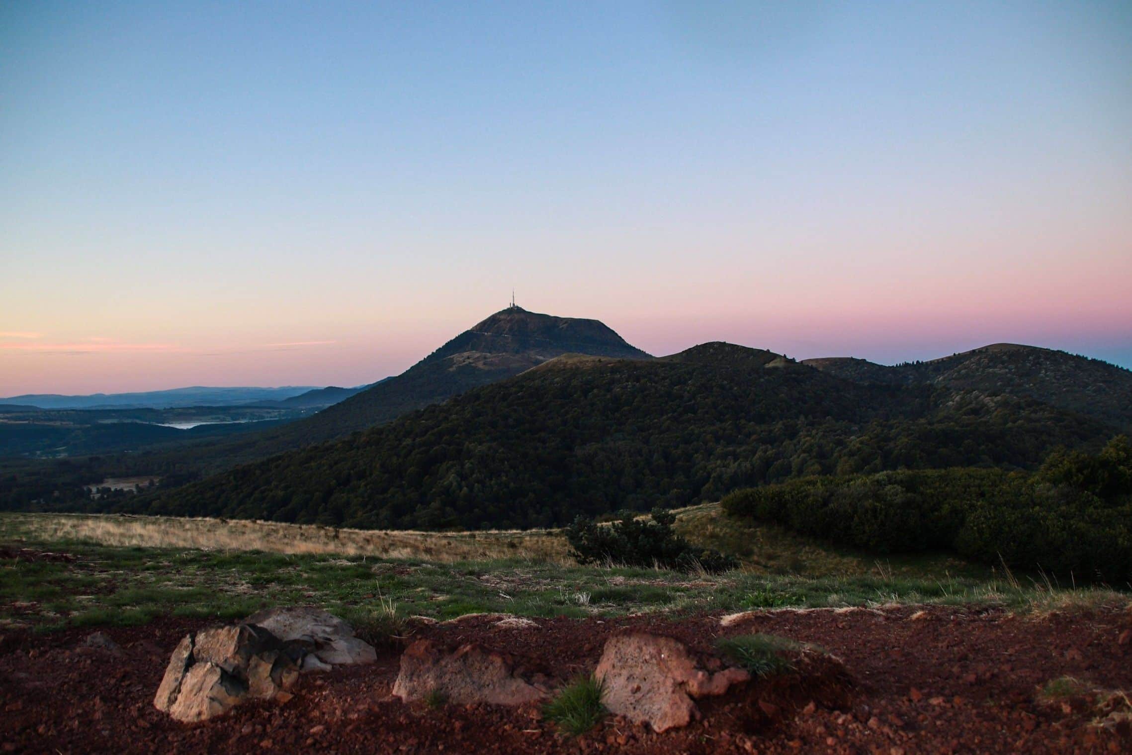 Chaîne des Puys, lever du soleil, automne, Puy des Goules