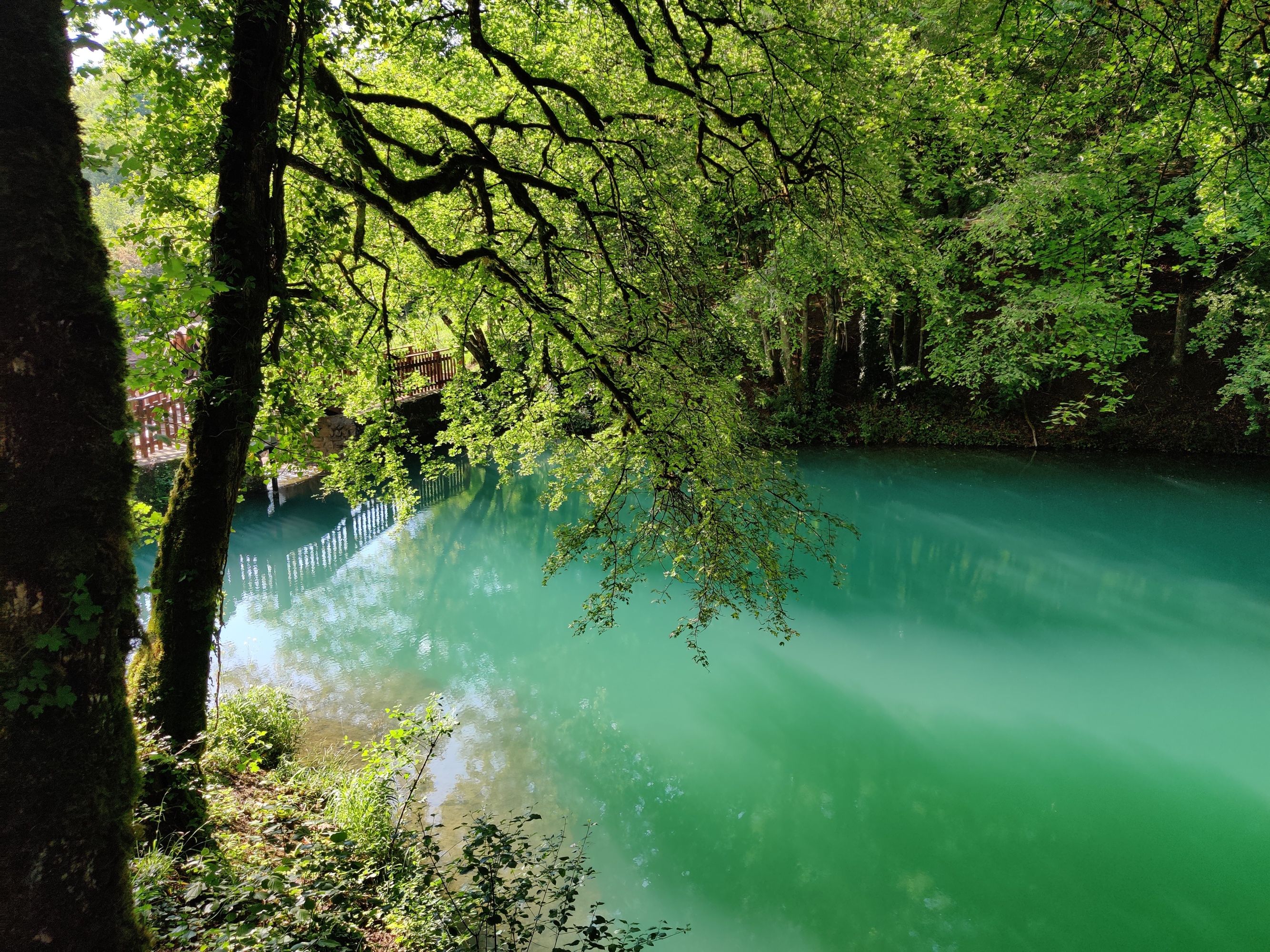 Le lac bleu à Ambérieu en Bugey, à 20 min de Pérouges la cité médiévale