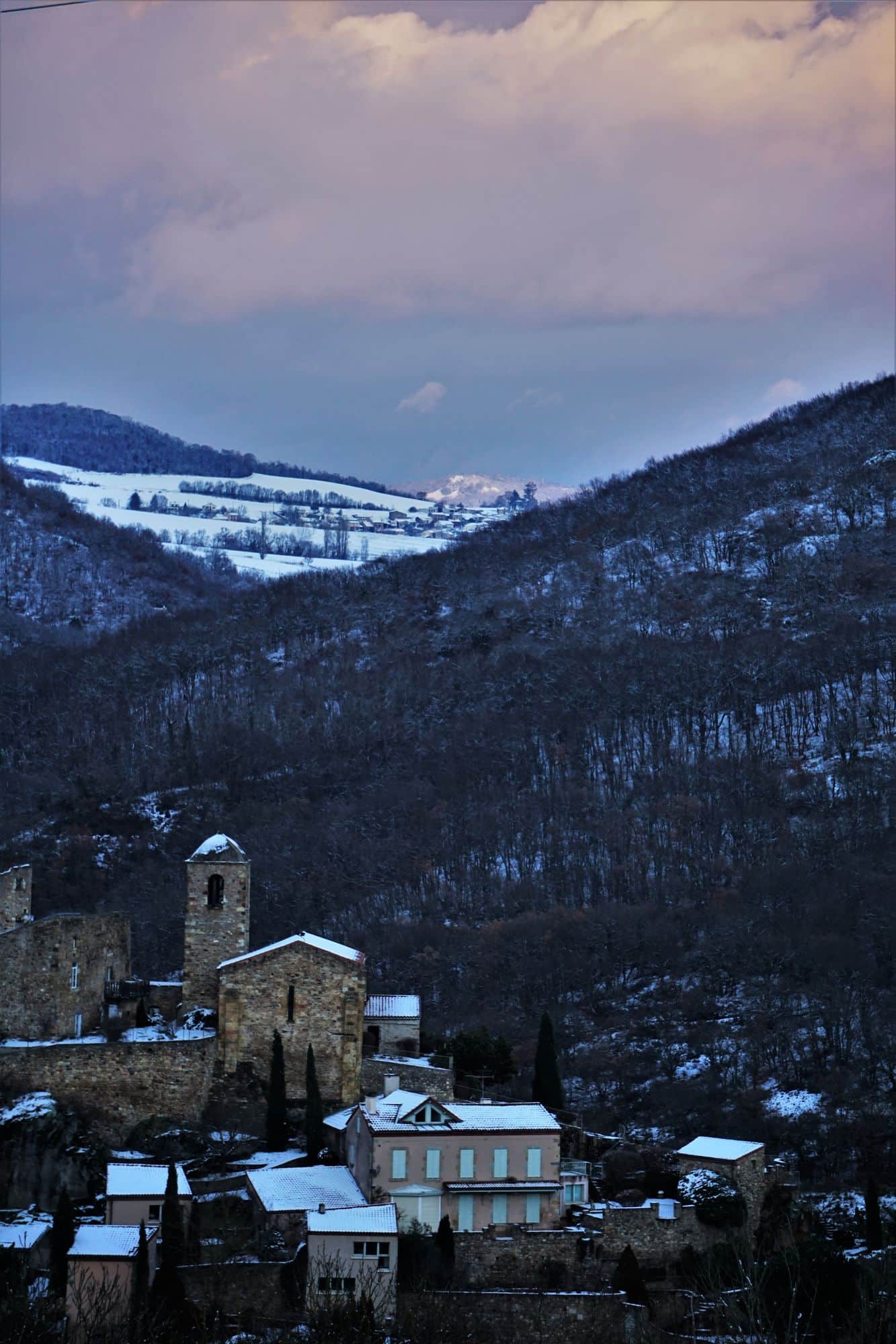Saint-Yvoine sous la neige