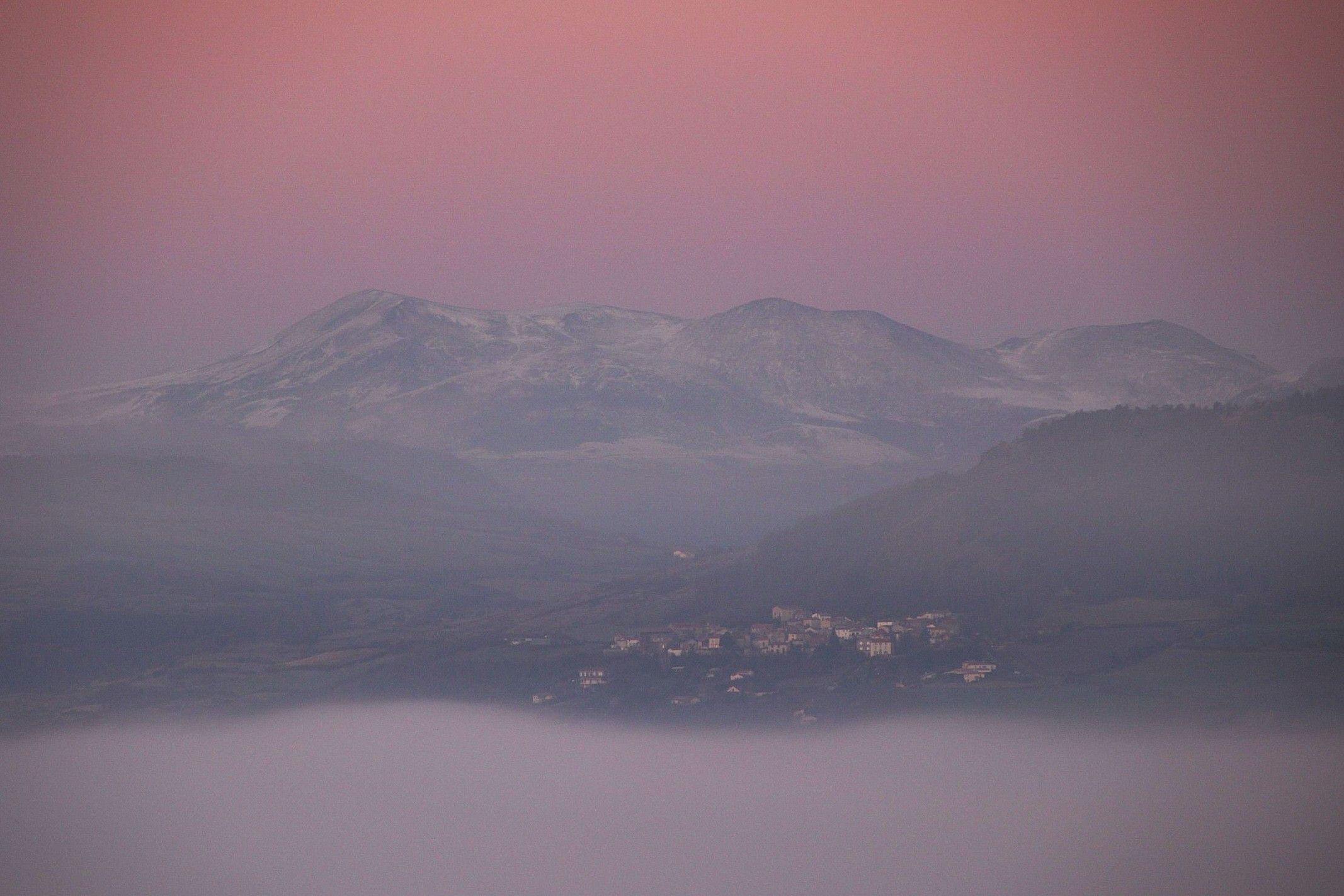 Le Massif du Sancy au lever du soleil