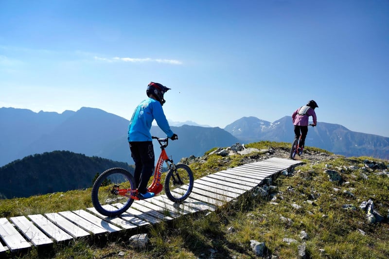 5 bonnes raisons de découvrir le VTT de descente à Chamrousse !