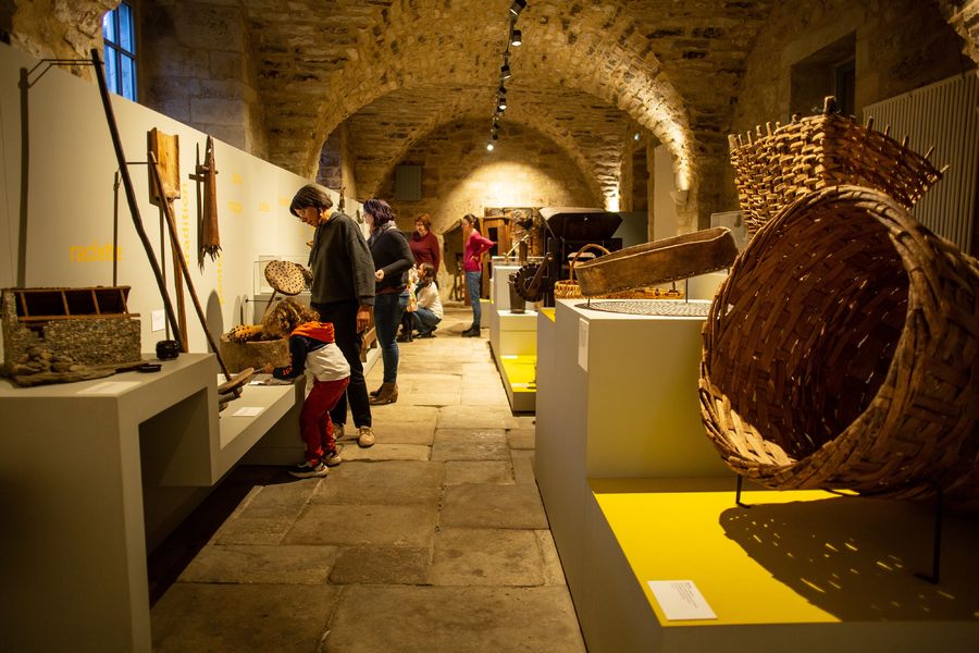 plusieurs personnes qui musée de la châtaigne en Ardèche