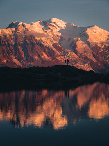 Vu du Mont-Blanc, reflétée sur un lac