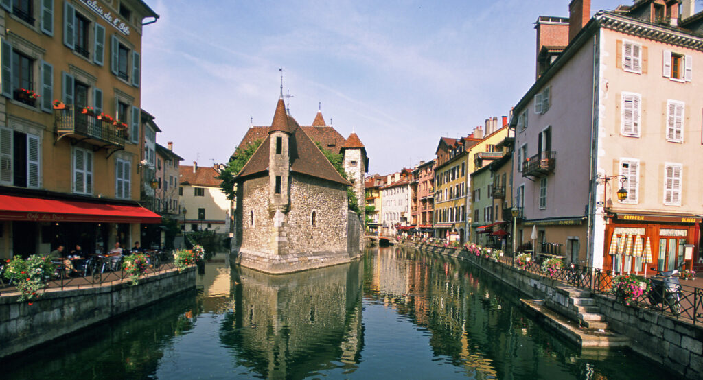 Annecy (74) - canal du Thiou, Palais de l'Ile