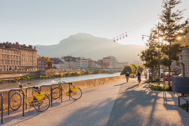 Vue sur les bulles du téléphérique Bastille à Grenoble en Isère, Auvergne-Rhône-Alpes