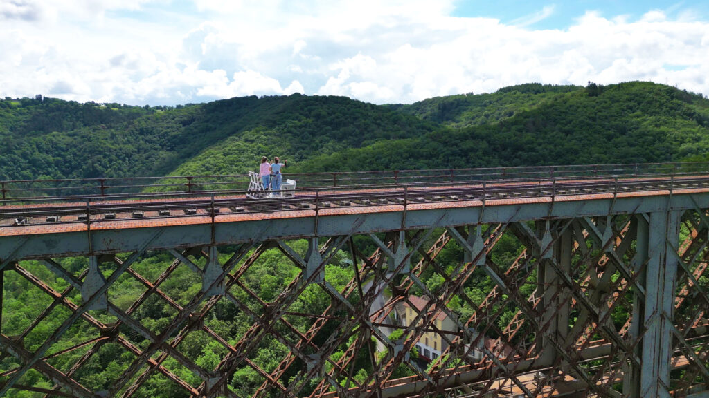 Sortie en famille : vélorail sur le Viaduc des Fades