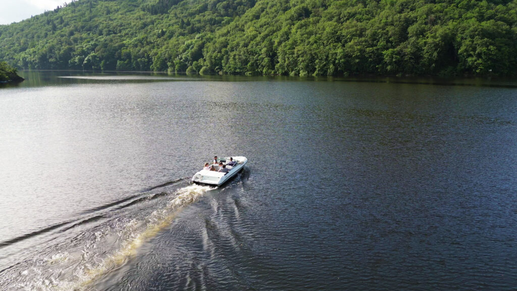 Balade en famille sur le lac des Fades