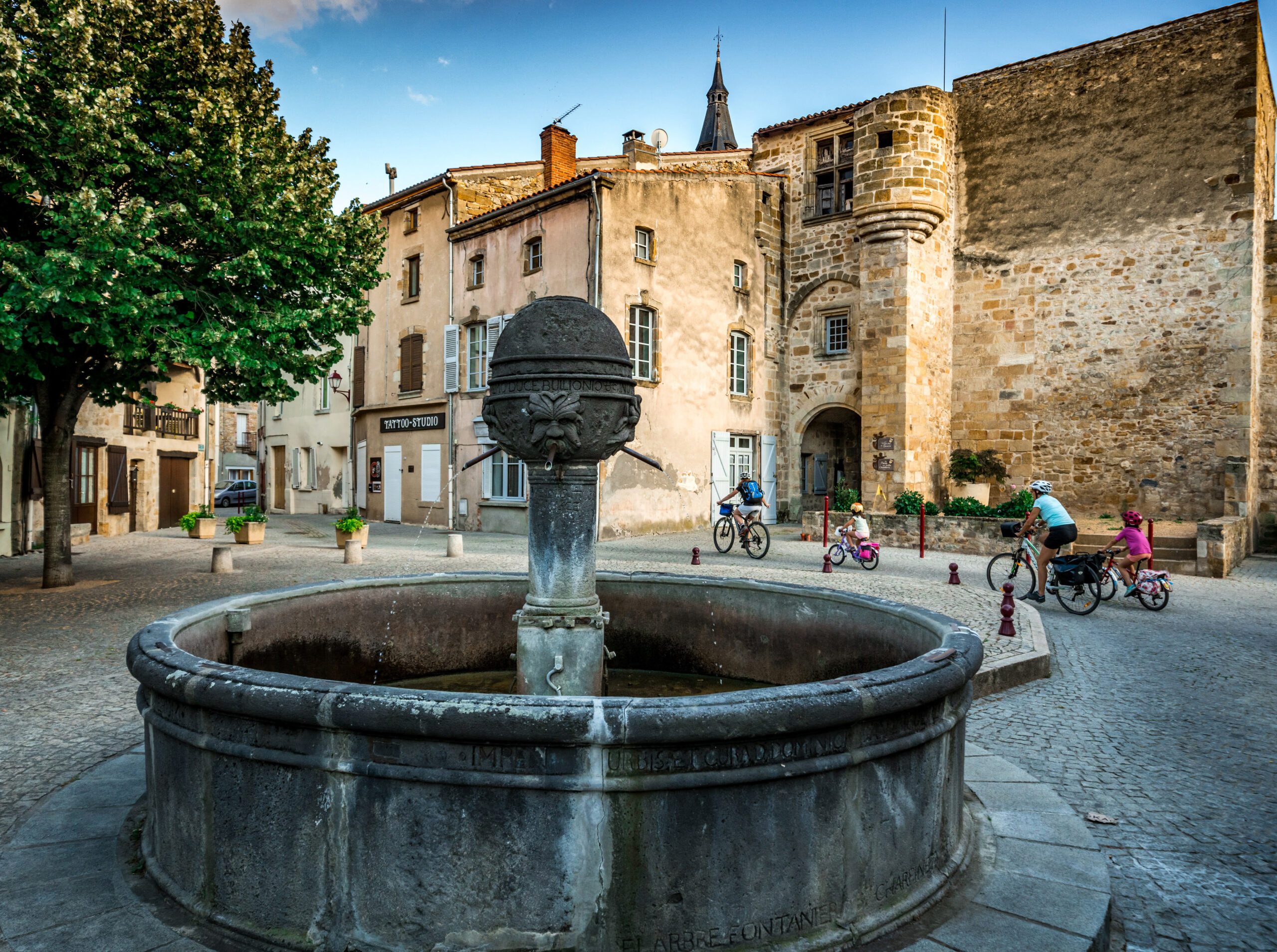 D. Grudet / Fontaine de Vic-le-Comte