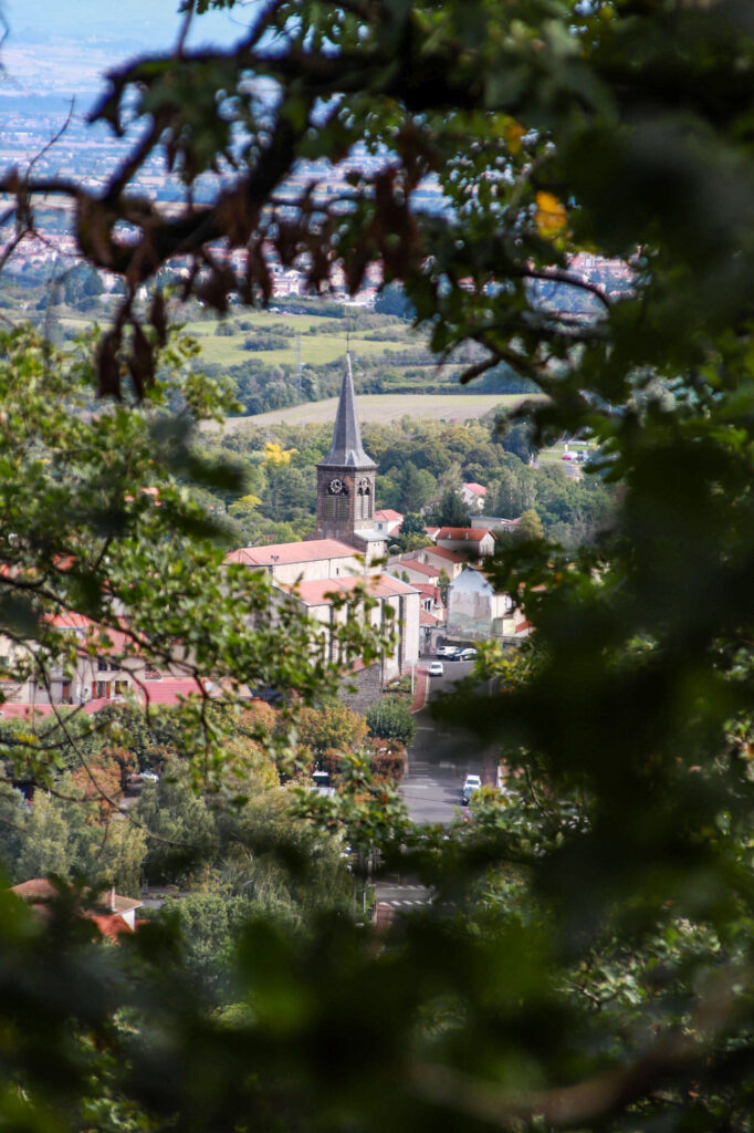 Balade insolite en famille dans la forêt de Châtel-Guyon dans le Puy-de-Dôme.