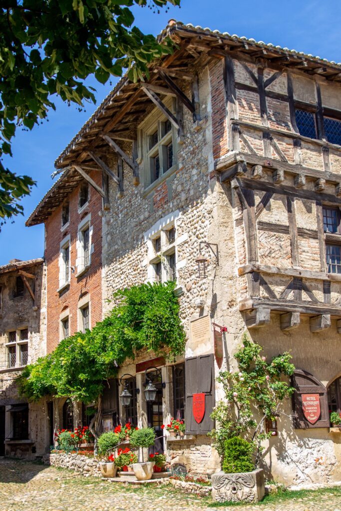 Hostellerie Pérouges © Pérouges Bugey Tourisme