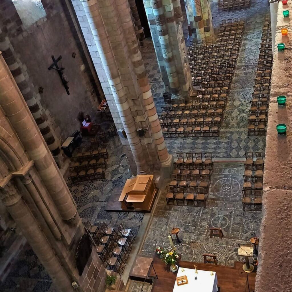 Pavement de la Basilique Saint-Julien de Brioude © OTBSA