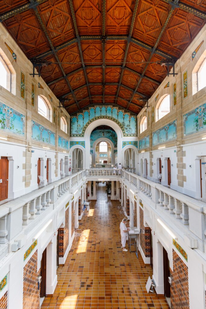 Architecture intérieure des thermes de Bourbon-l'Archambault