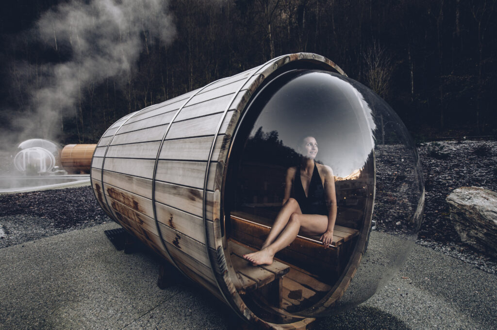 Femme profitant de l'espace spa des thermes de Saint Gervais Mont Blanc