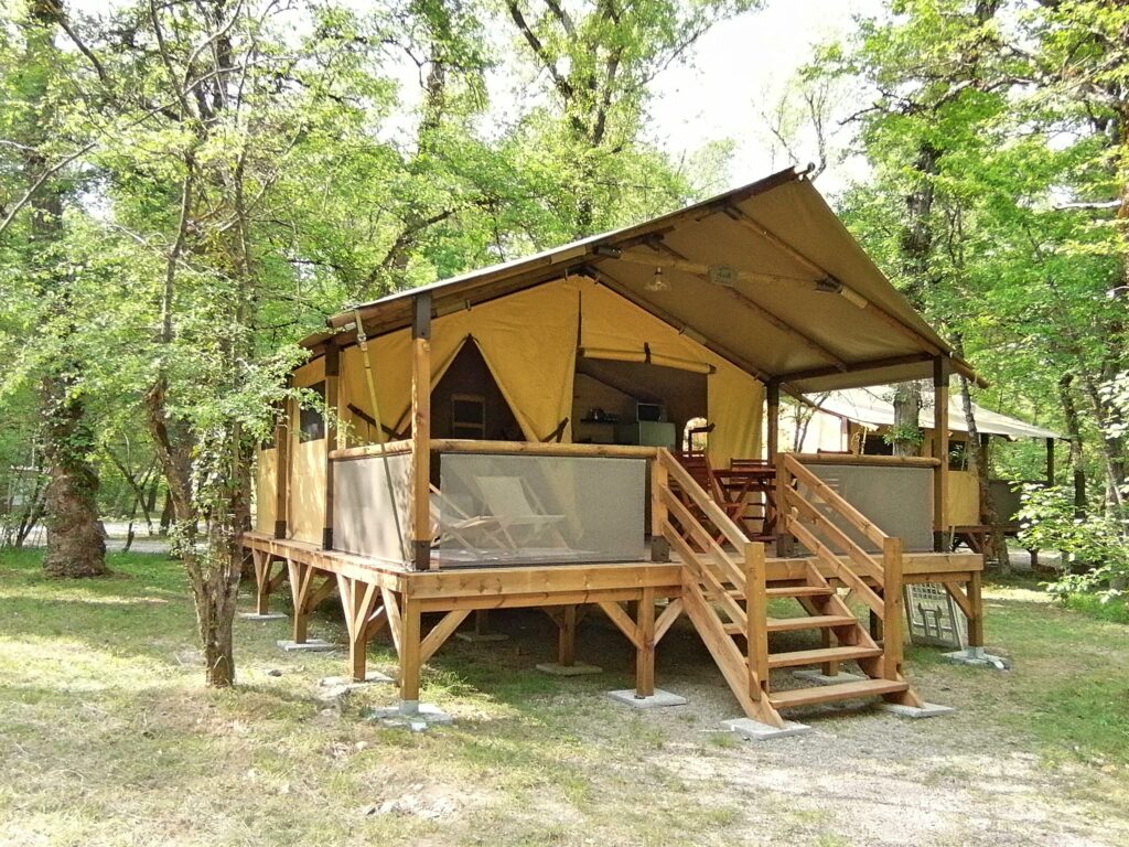 Cabane en toile au camping L'Ondine de Provence dans le parc naturel régional des Baronnies Provençales