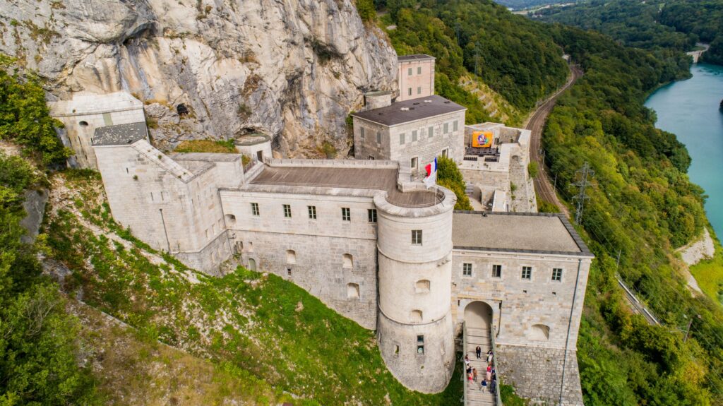 Vue du ciel du Fort l’Écluse dans l'Ain
