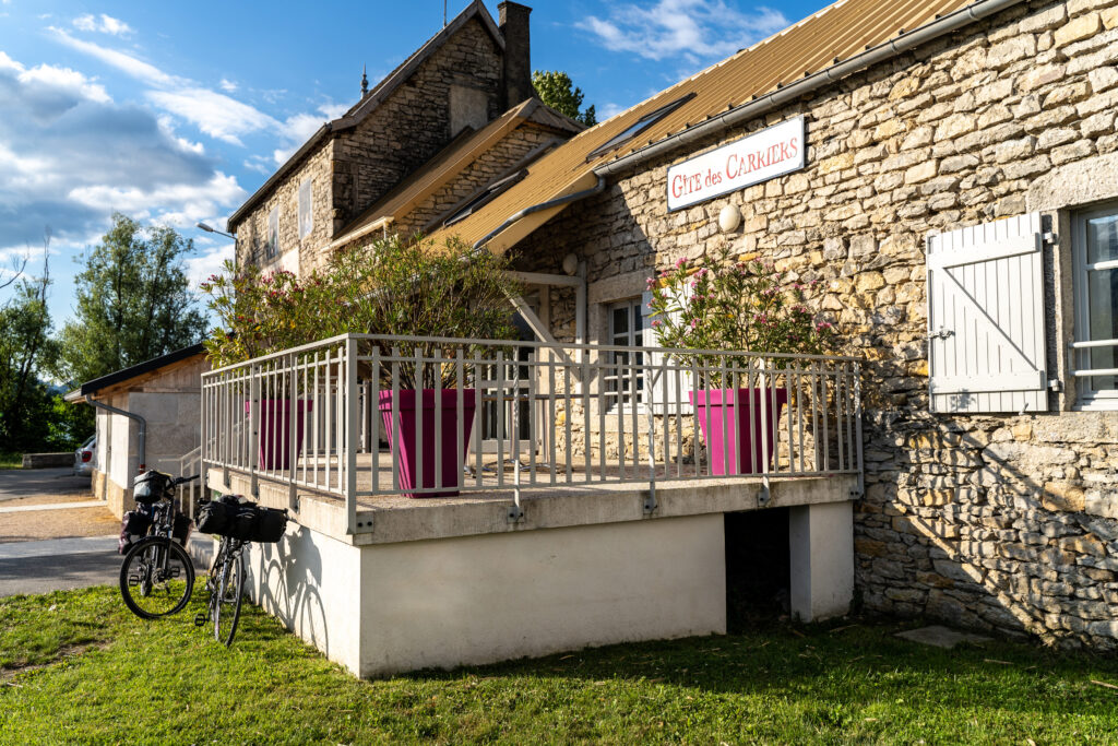 Devanture du Gites des Carriers, un hébergement à Montalieu-Vercieu