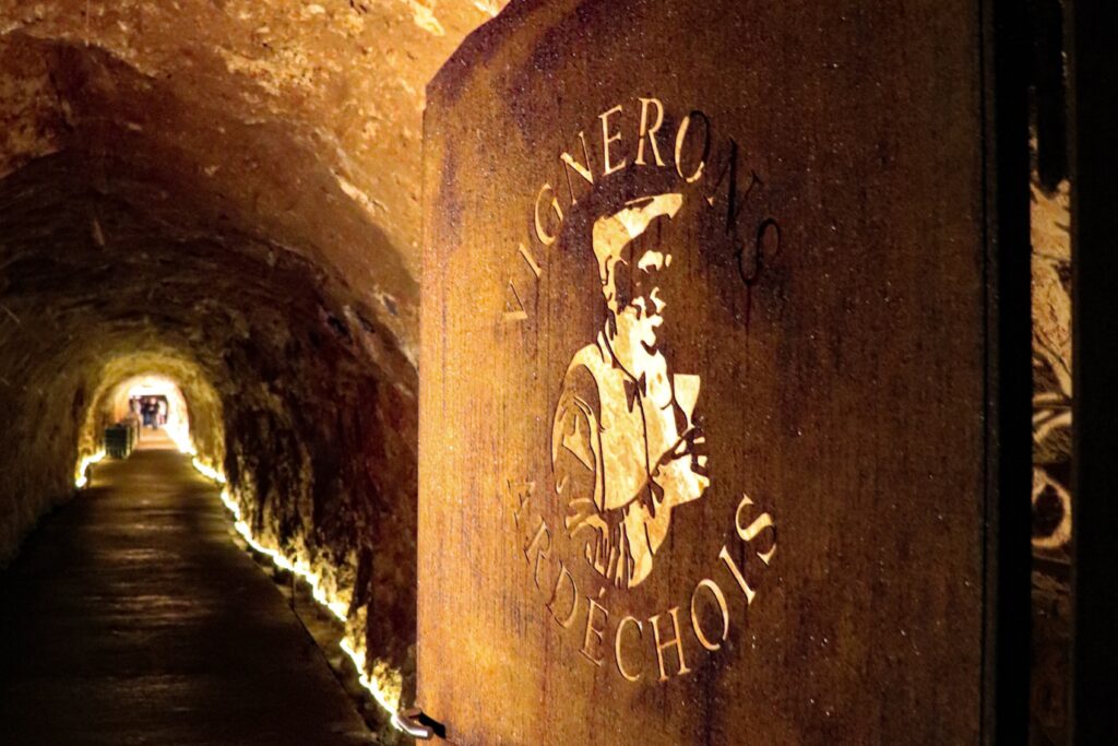 Dégustation insolite des cuvées des Vignerons Ardéchois dans l’Aven d’Orgnac