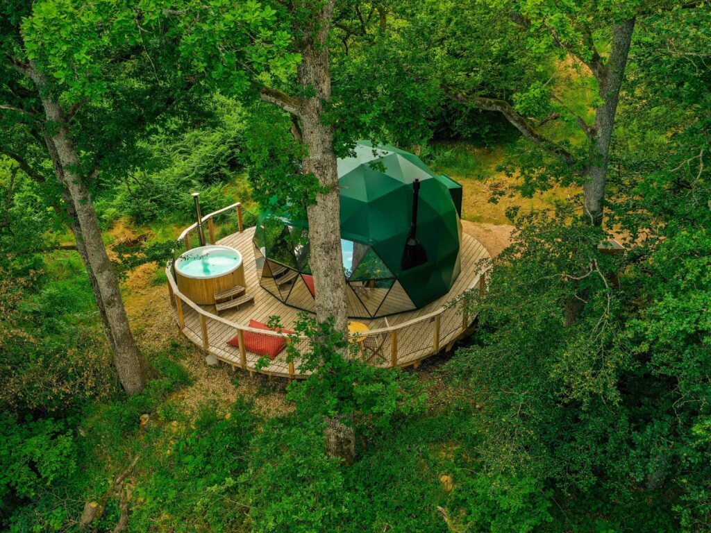 Vue du ciel du Dôme de Cassiopée au Bois de Luna