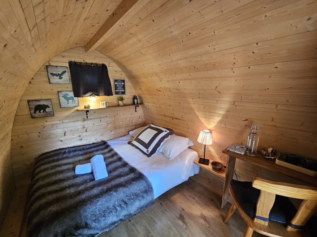 Pods, cabane en bois du domaine des Géorennes