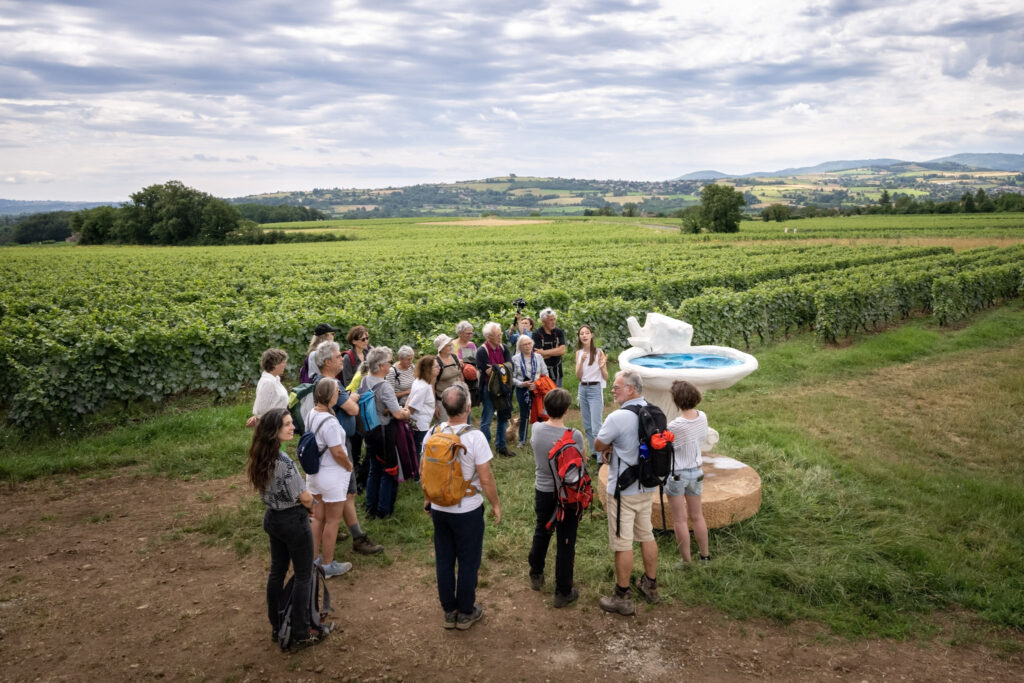 Visite de l'oeuvre Géo Empathie de Julie Escoffier, dans le cadre des parcours Murmure du temps