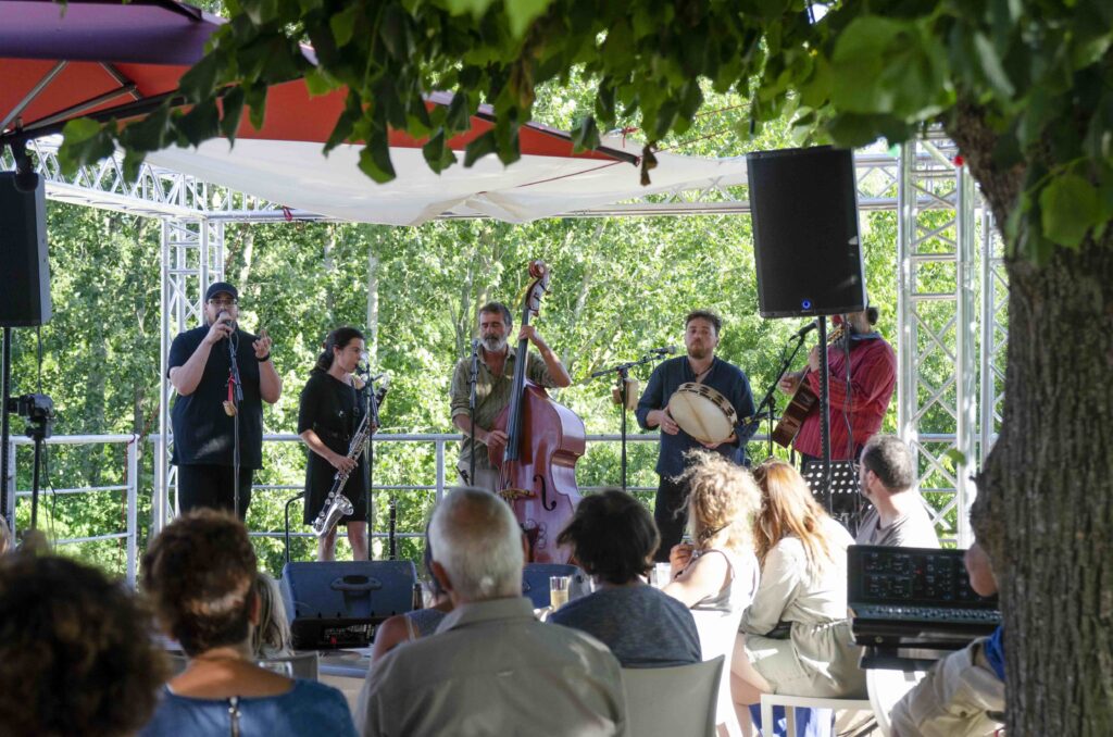 5 musiciens en concert à la Maison Éclusière à Parcieux