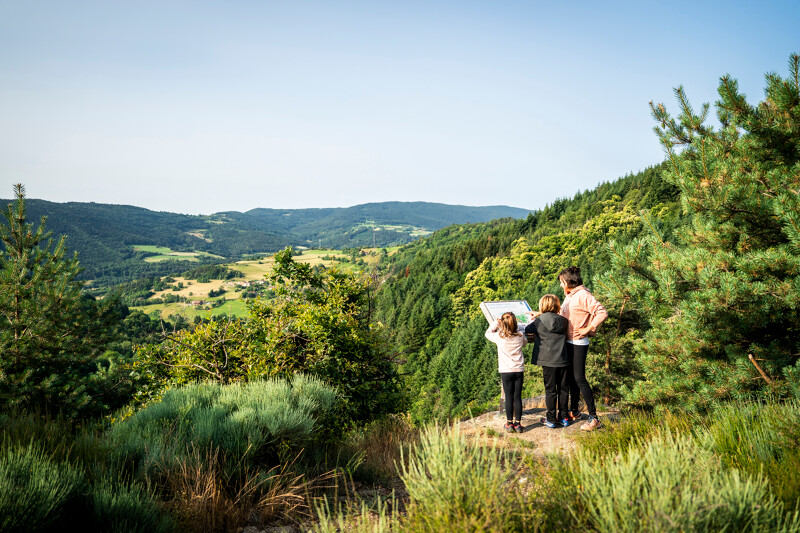 Randonnées avec les paysages des Monts du Pilat (42)